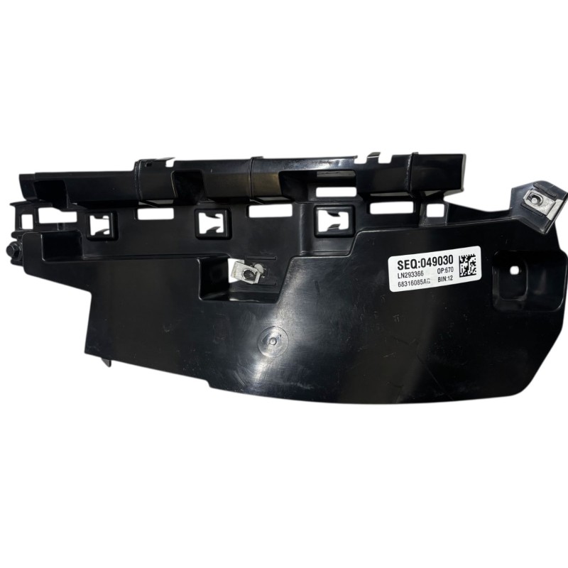 GUIA INFERIOR DE FARO IZQUIERDO RAM 1500 2019 - 2023