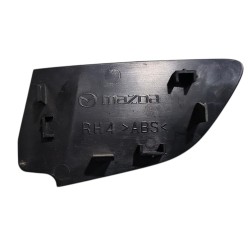 TAPA O EMBELLECEDOR CUBRE HUECO DEL TORNILLO EN LA MANIJA INTERIOR DERECHA DE LA PUERTA MAZDA 2 2015 - 2019