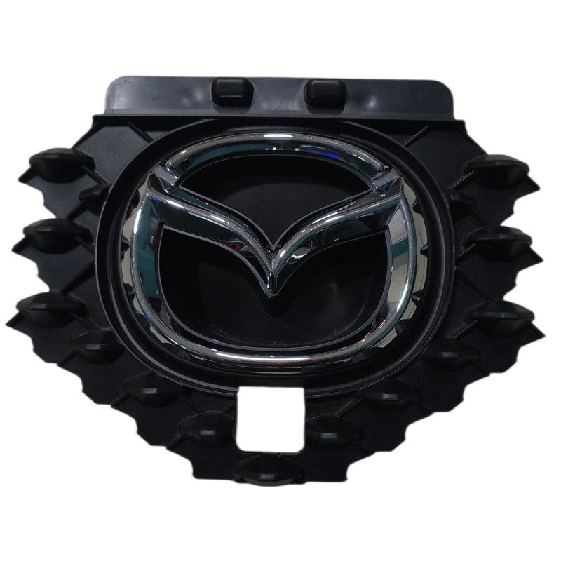 EMBLEMA BASE PARRILLA MAZDA 2 2020 - 2023